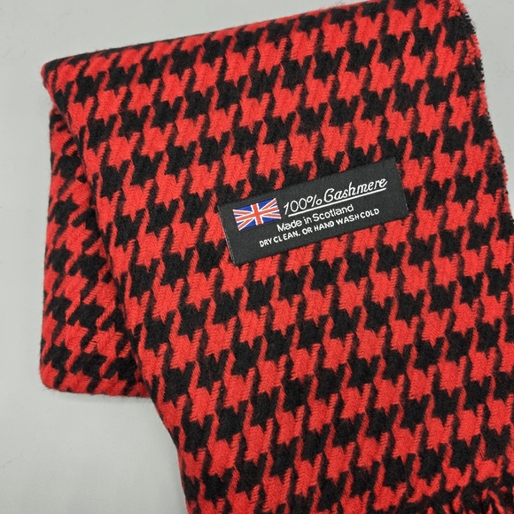 New 100% Cashmere Scarf Made in Scotland Red & Black Houndstooth NWOT - Picture 3 of 3